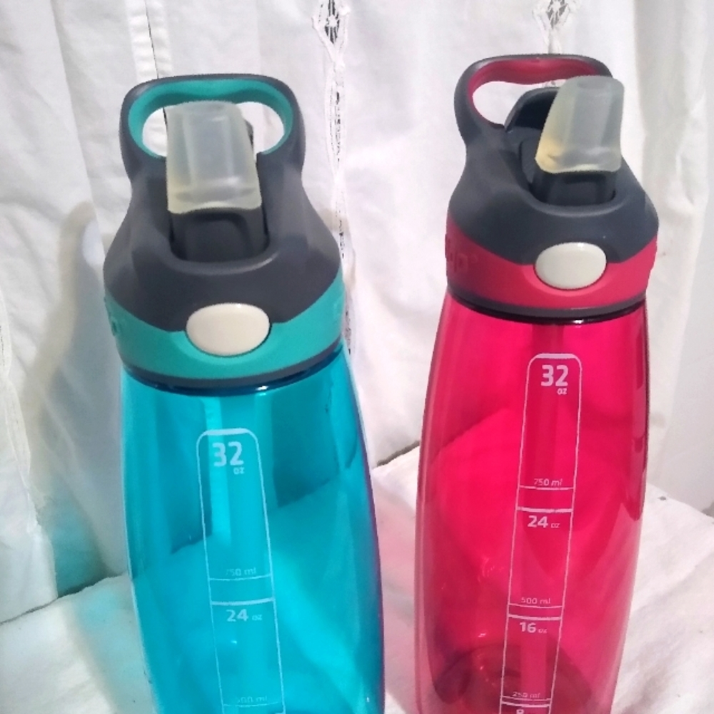 Contigo 32 ounce water bottles